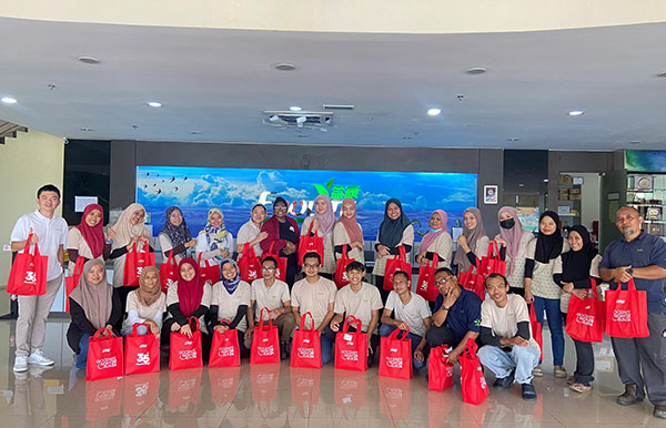 Post Image_0001_A Group Photo 1 in Ecolite